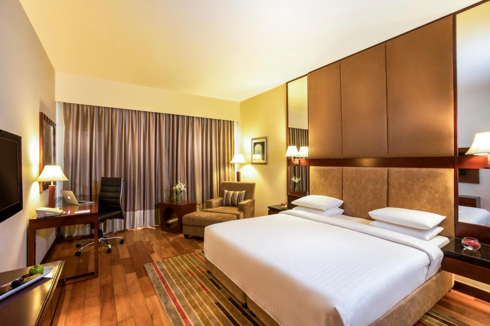 Hotel Courtyard By Marriott Ahmedabad Exterior foto
