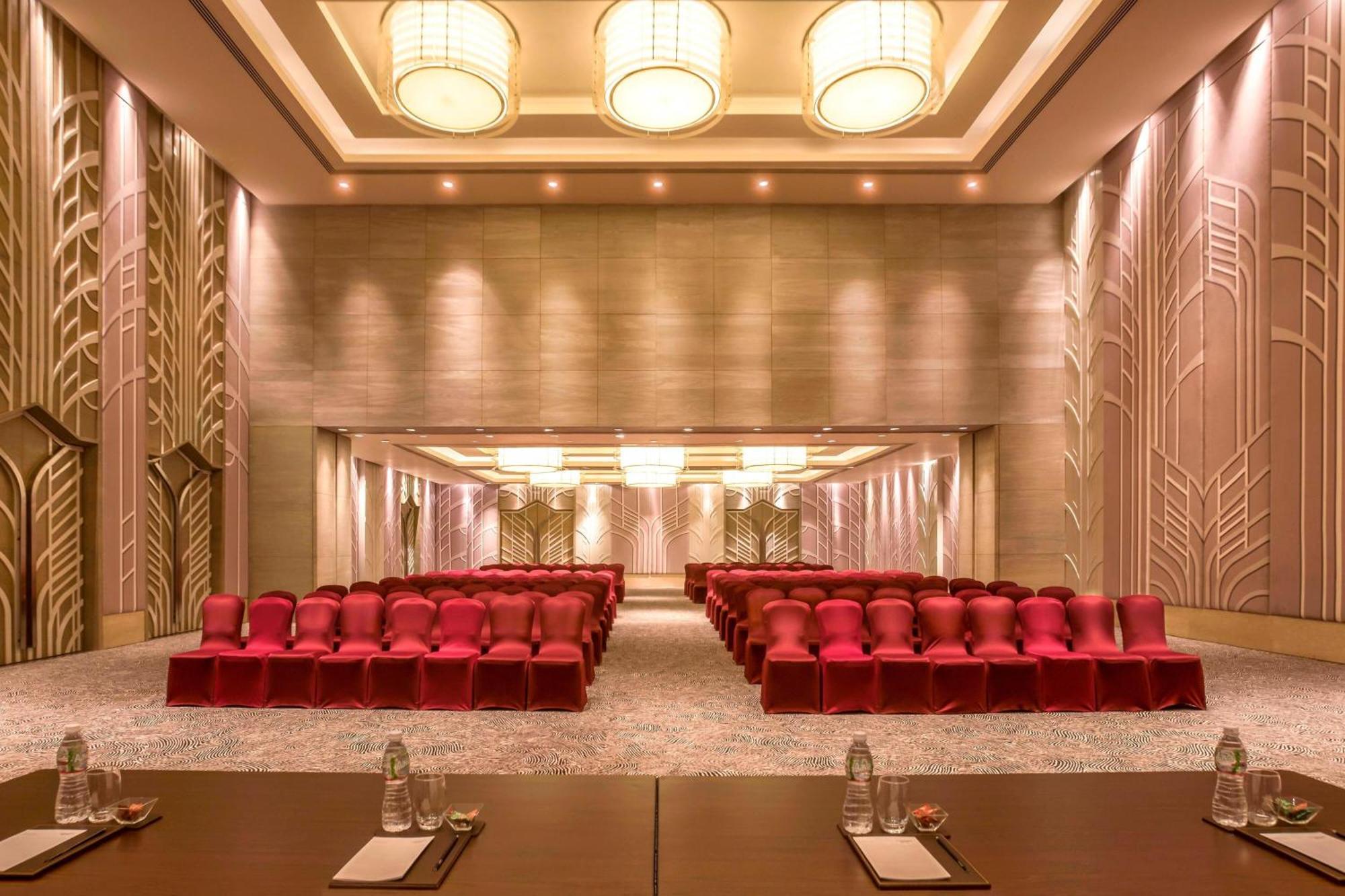 Hotel Courtyard By Marriott Ahmedabad Exterior foto