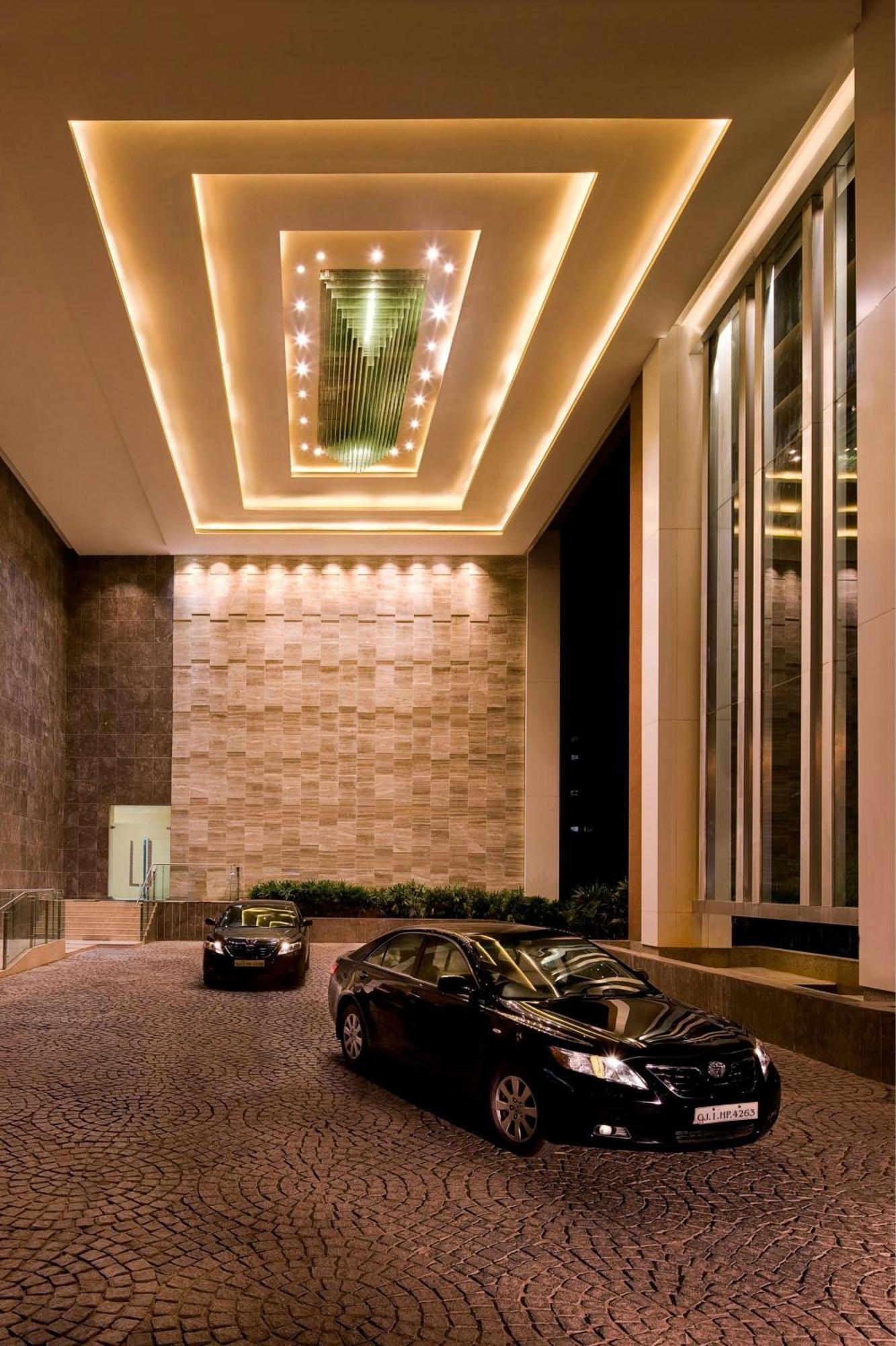 Hotel Courtyard By Marriott Ahmedabad Exterior foto