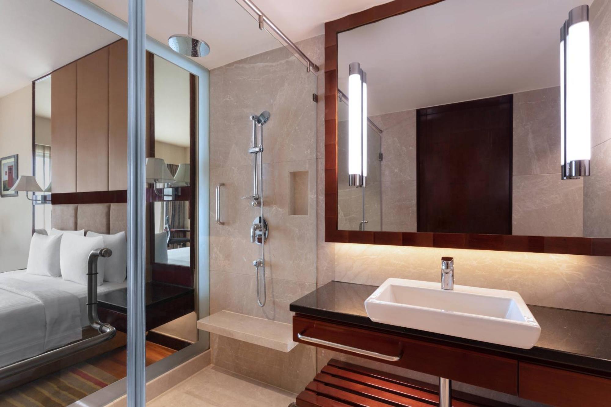 Hotel Courtyard By Marriott Ahmedabad Exterior foto