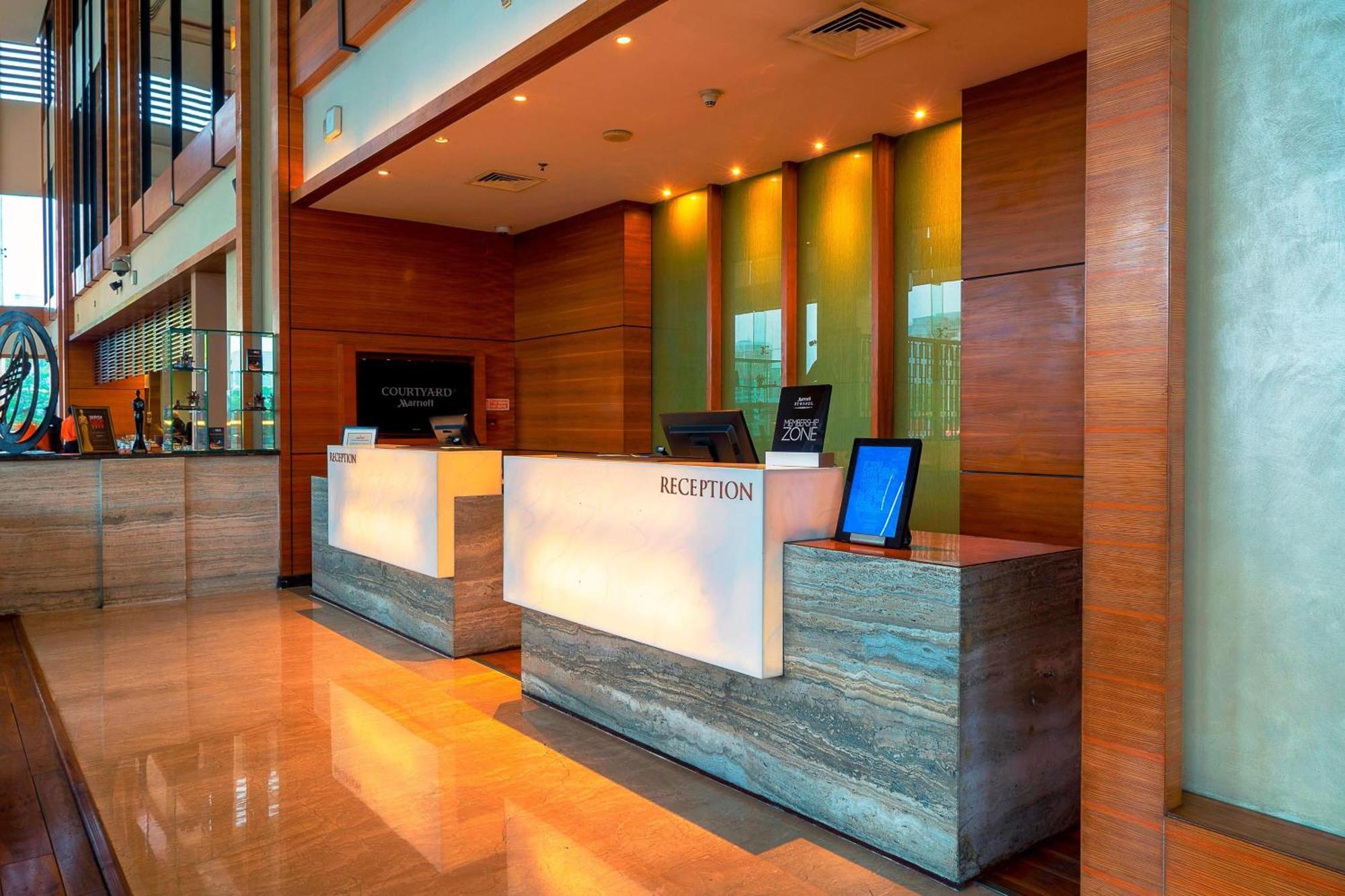 Hotel Courtyard By Marriott Ahmedabad Exterior foto