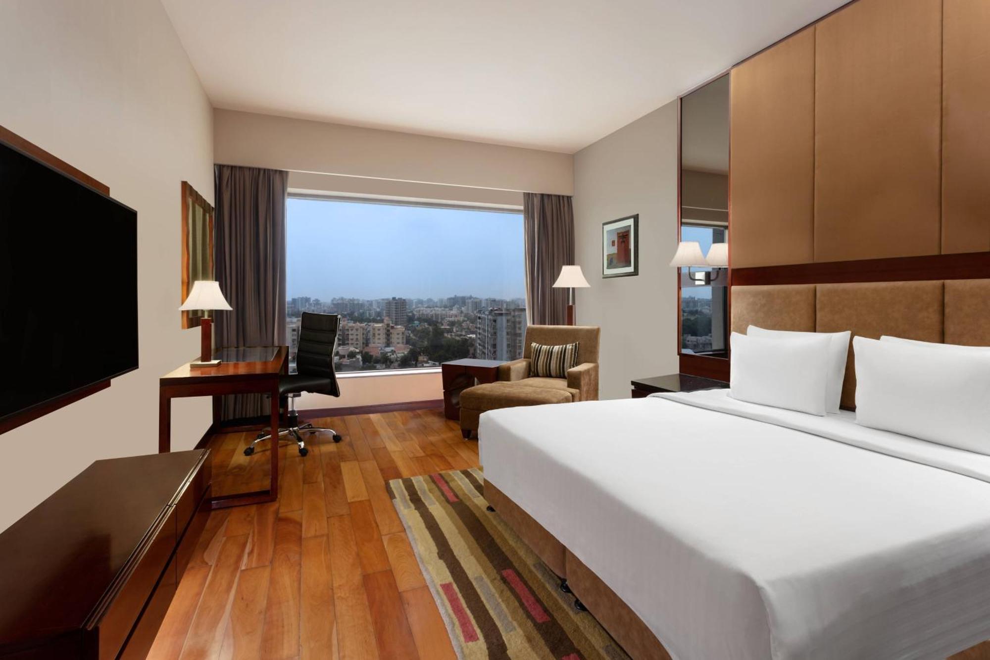 Hotel Courtyard By Marriott Ahmedabad Exterior foto