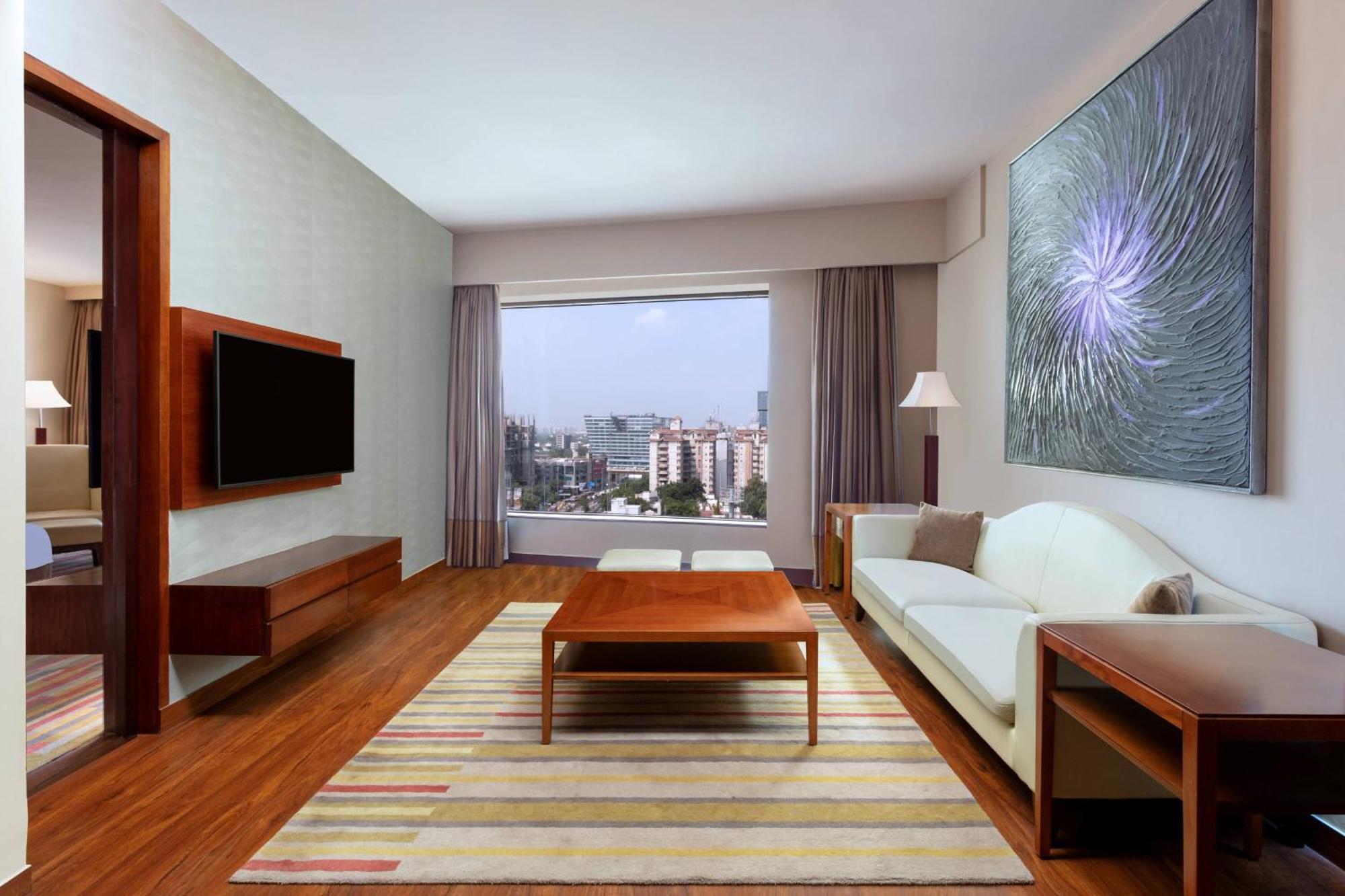 Hotel Courtyard By Marriott Ahmedabad Exterior foto