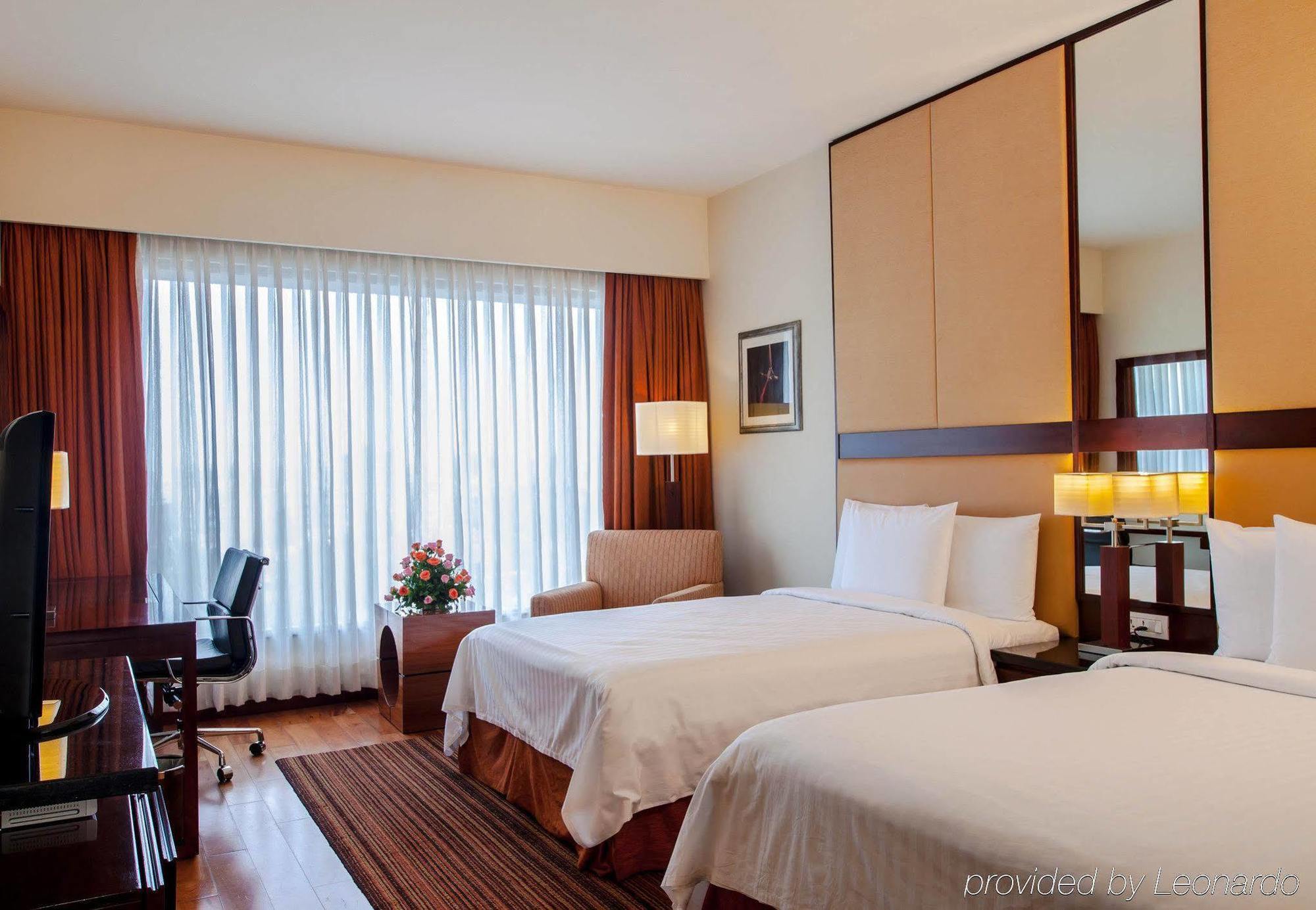 Hotel Courtyard By Marriott Ahmedabad Exterior foto