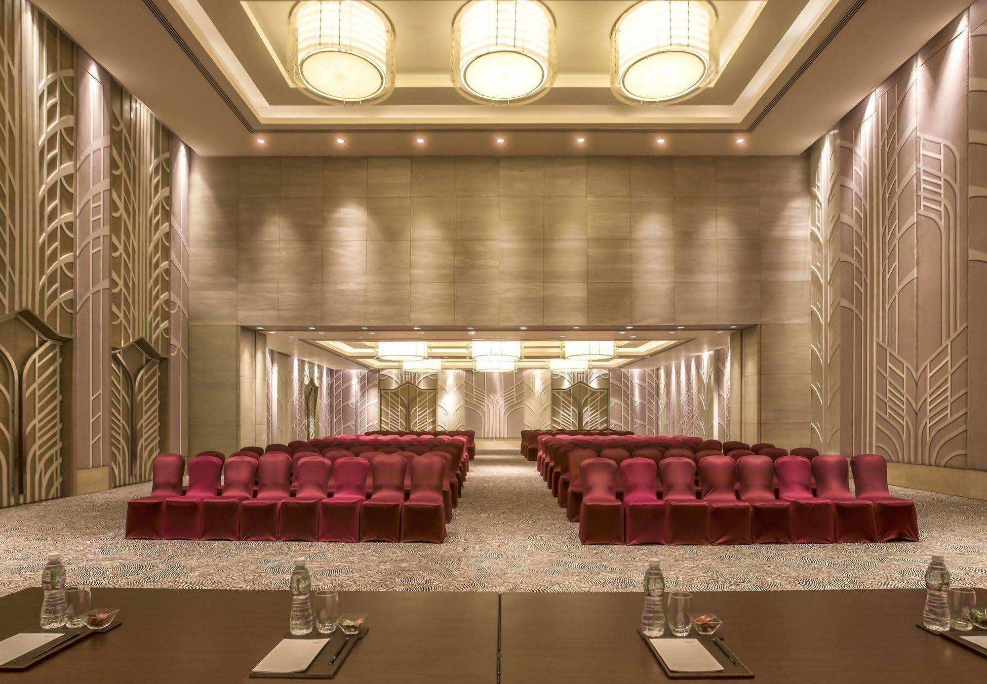 Hotel Courtyard By Marriott Ahmedabad Exterior foto