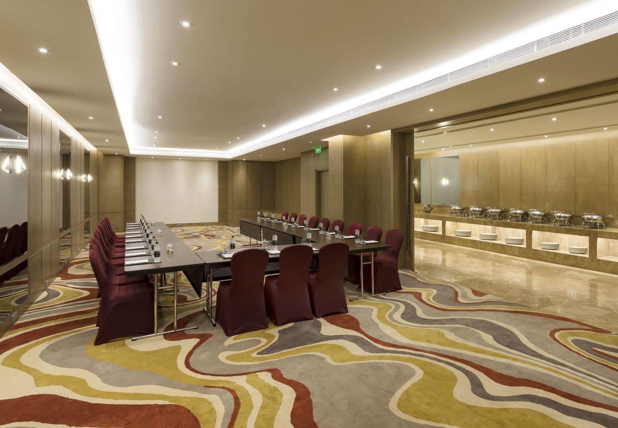Hotel Courtyard By Marriott Ahmedabad Exterior foto